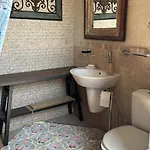 Апартамент Downtown With Full Kitchen, Panoramic Views, Self Check-in & Free Parking, Value! *