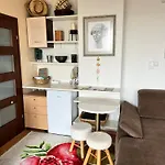 Апартамент Downtown With Full Kitchen, Panoramic Views, Self Check-in & Free Parking, Value! Казанлък