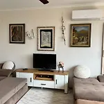 Downtown With Full Kitchen, Panoramic Views, Self Check-in & Free Parking, Value! * Казанлък