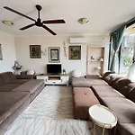 Downtown With Full Kitchen, Panoramic Views, Self Check-in & Free Parking, Value! Апартамент Казанлък