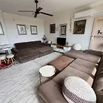 Апартамент Downtown With Full Kitchen, Panoramic Views, Self Check-in & Free Parking, Value! Казанлък