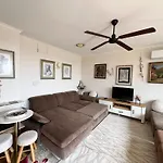 Апартамент Downtown With Full Kitchen, Panoramic Views, Self Check-in & Free Parking, Value! Казанлък