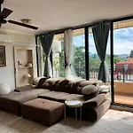 Апартамент Downtown With Full Kitchen, Panoramic Views, Self Check-in & Free Parking, Value!