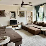 Апартамент Downtown With Full Kitchen, Panoramic Views, Self Check-in & Free Parking, Value!