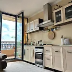 Downtown With Full Kitchen, Panoramic Views, Self Check-in & Free Parking, Value!