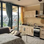 Downtown With Full Kitchen, Panoramic Views, Self Check-in & Free Parking, Value! Апартамент