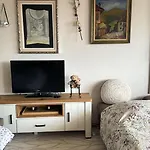 Апартамент Downtown With Full Kitchen, Panoramic Views, Self Check-in & Free Parking, Value! Казанлък