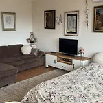 Апартамент Downtown With Full Kitchen, Panoramic Views, Self Check-in & Free Parking, Value! *