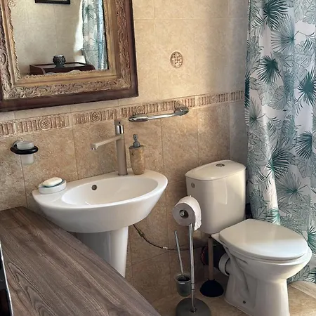 Downtown Private With Full Kitchen, Panoramic Views, Self Check-in & Free Parking, English, Bulgarian, Lanaguages Ok! Apartment