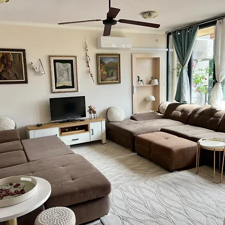 Downtown Private With Full Kitchen, Panoramic Views, Self Check-in & Free Parking, English, Bulgarian, Lanaguages Ok! *