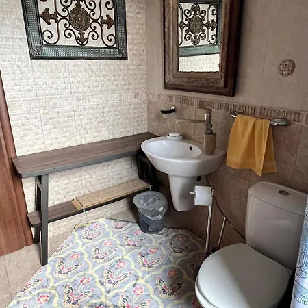 아파트 Downtown With Working Kitchen, Views & Free Parking