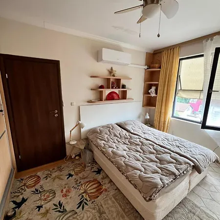 Downtown With Working Kitchen, Views & Free Parking * Kazanlŭk