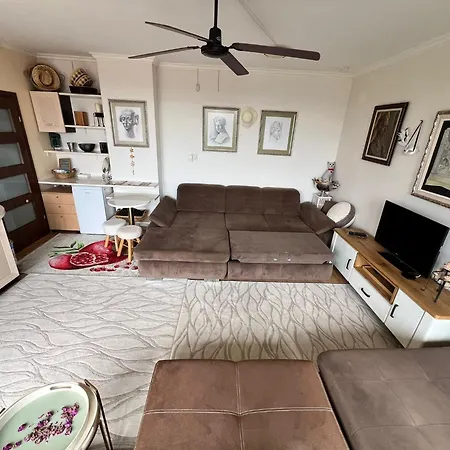 Downtown Private With Full Kitchen, Panoramic Views, Self Check-in & Free Parking, English, Bulgarian, Lanaguages Ok! Apartment Kazanlak
