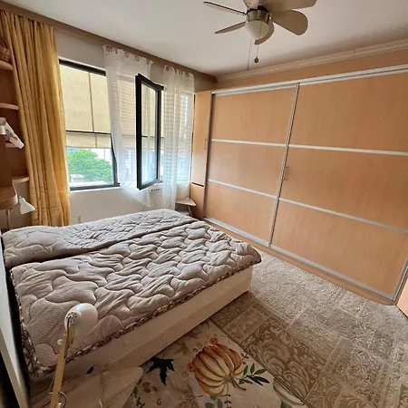 Downtown Private With Full Kitchen, Panoramic Views, Self Check-in & Free Parking, English, Bulgarian, Lanaguages Ok! *