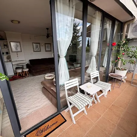 Downtown Private With Full Kitchen, Panoramic Views, Self Check-in & Free Parking, English, Bulgarian, Lanaguages Ok! *