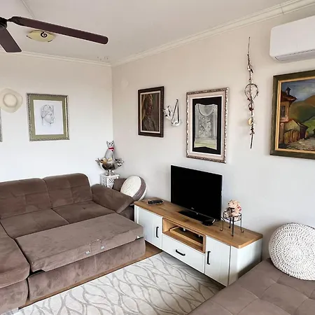 Apartment Downtown Private With Full Kitchen, Panoramic Views, Self Check-in & Free Parking, English, Bulgarian, Lanaguages Ok! *