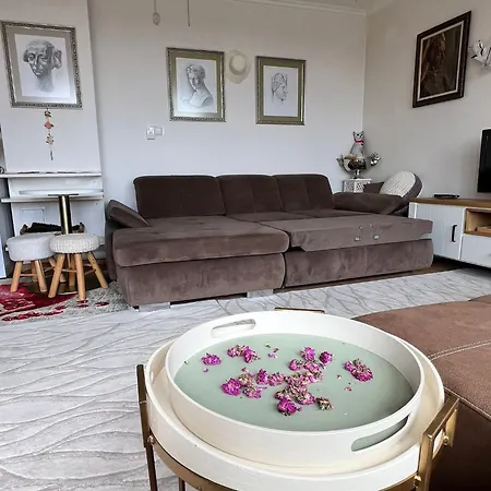 Downtown With Full Kitchen, Panoramic Views, Self Check-in & Free Parking, Value! Appartement Kazanlŭk