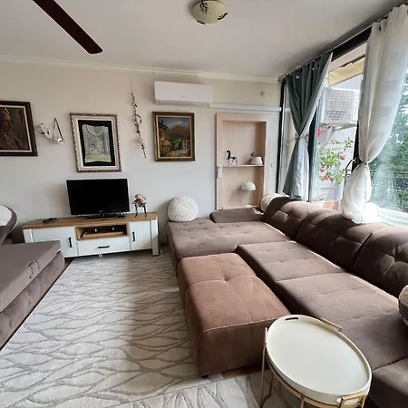 아파트 Downtown With Working Kitchen, Views & Free Parking Kazanlŭk