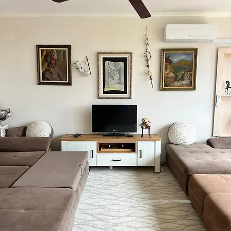 Apartment Downtown Private With Full Kitchen, Panoramic Views, Self Check-in & Free Parking, English, Bulgarian, Lanaguages Ok! Kazanlak