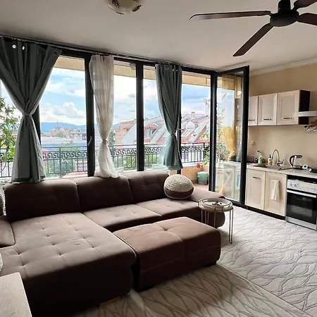 Downtown With Working Kitchen, Views & Free Parking * Kazanlŭk