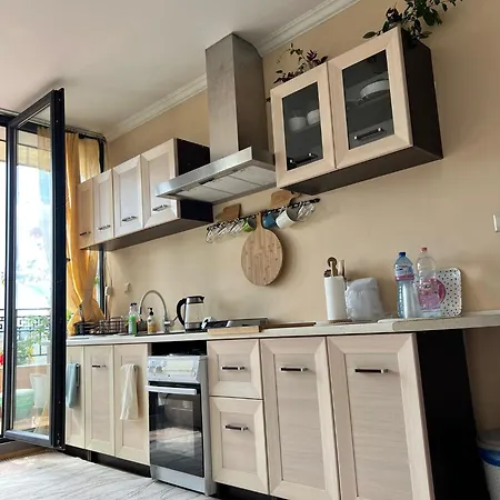 Downtown With Working Kitchen, Views & Free Parking Kazanlŭk