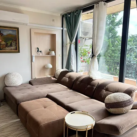 Downtown Private With Full Kitchen, Panoramic Views, Self Check-in & Free Parking, English, Bulgarian, Lanaguages Ok! *