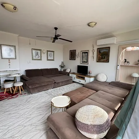 Downtown Private With Full Kitchen, Panoramic Views, Self Check-in & Free Parking, English, Bulgarian, Lanaguages Ok!
