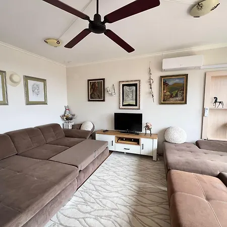 Apartment Downtown Private With Full Kitchen, Panoramic Views, Self Check-in & Free Parking, English, Bulgarian, Lanaguages Ok!