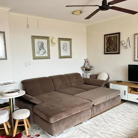 Downtown With Full Kitchen, Panoramic Views, Self Check-in & Free Parking, Value! Apartment Kazanlak