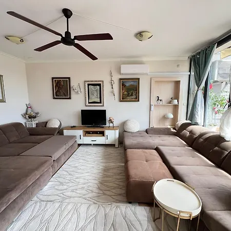 Downtown Private With Full Kitchen, Panoramic Views, Self Check-in & Free Parking, English, Bulgarian, Lanaguages Ok! Kazanlak