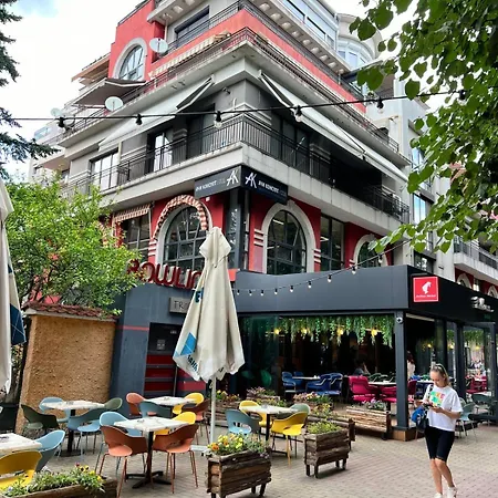 Downtown With Working Kitchen, Views & Free Parking Kazanlŭk