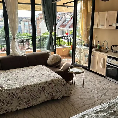 Downtown With Working Kitchen, Views & Free Parking Kazanlŭk