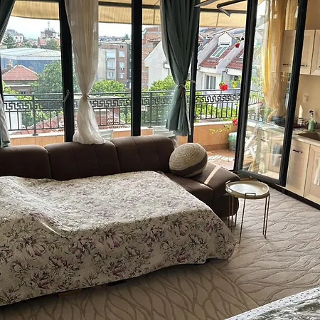 Downtown Private With Full Kitchen, Panoramic Views, Self Check-in & Free Parking, English, Bulgarian, Lanaguages Ok! Apartment Kazanlak