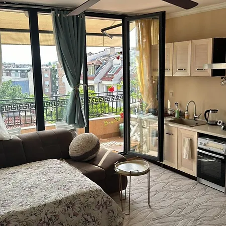 Downtown Private With Full Kitchen, Panoramic Views, Self Check-in & Free Parking, English, Bulgarian, Lanaguages Ok! *